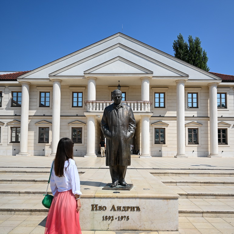 Spomenici Ivi Andriću