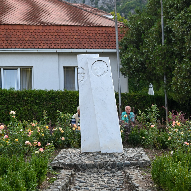 Spomenici Ivi Andriću
