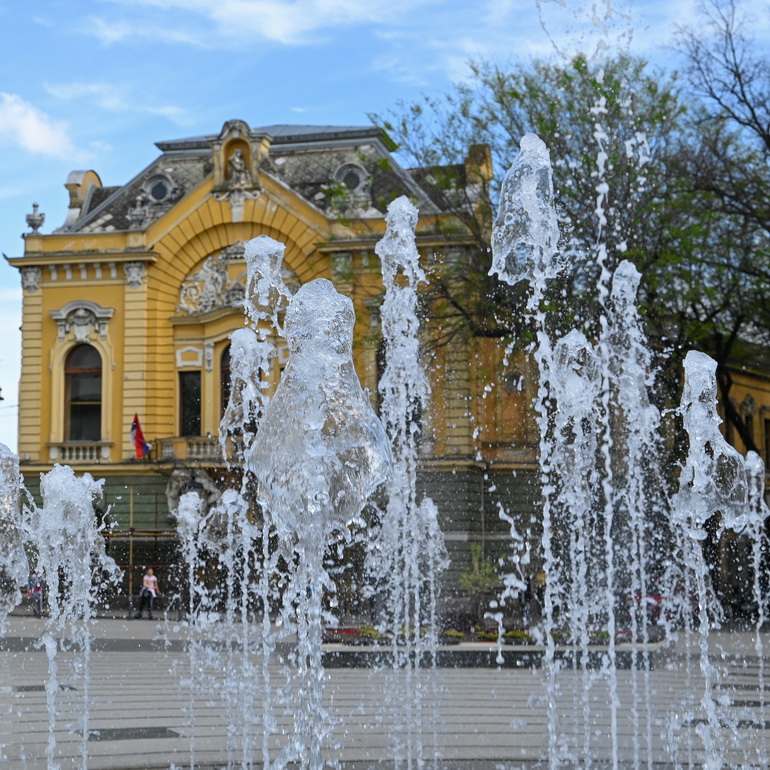 fontana i narodna biblioteka u subotici