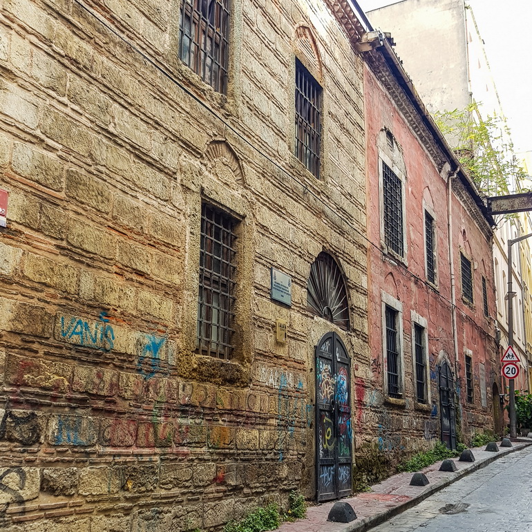 ulica oko galata kule