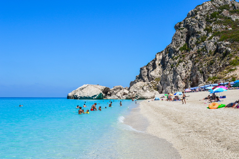 plaza milos