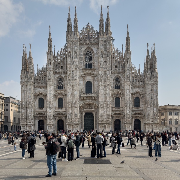 Duomo katedrala u Milanu na trgu Piazza del Duomo